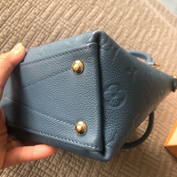 2019 LV V Tote BB - Picture 12 of 12